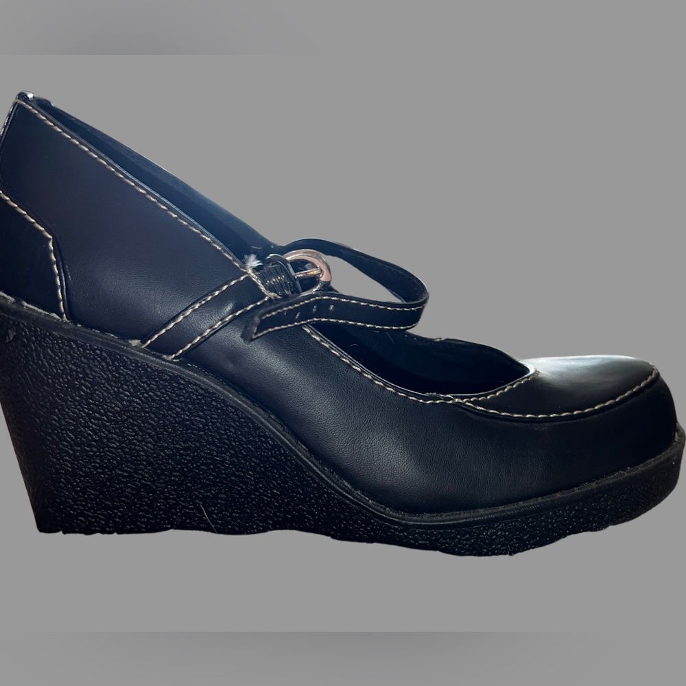 Black Leather Baby Doll Style Shoes Size 7-1/2 I purchased these b4 my last kid.